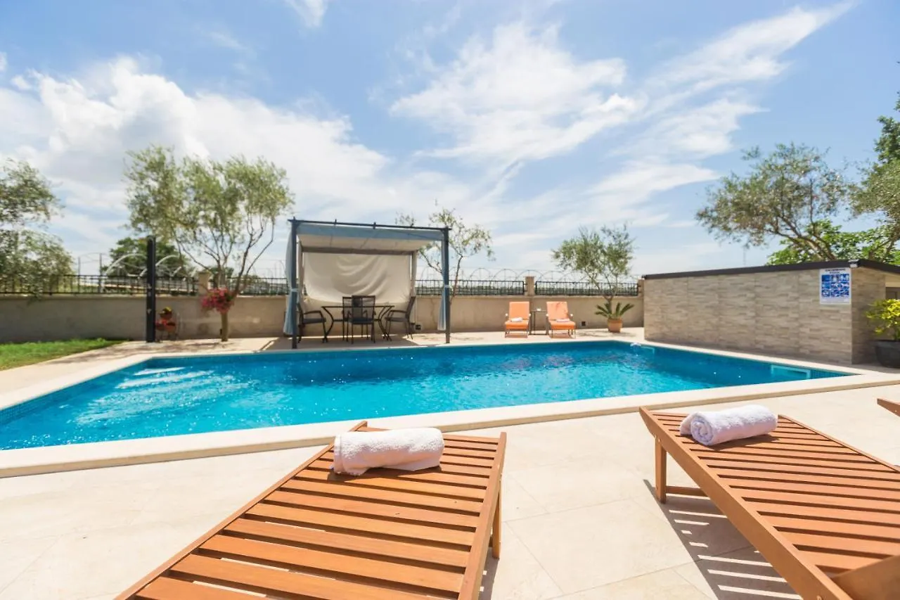 Holiday Home Giovanna Kastelir 0*,  Croatia